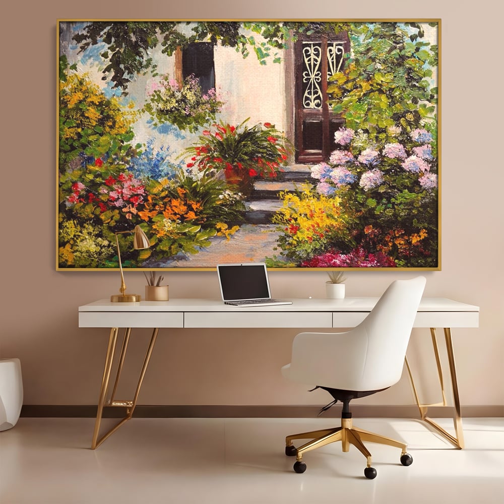 Tablou canvas cu tablou canvas cu alee florala si casa, in rama de aluminiu auriu, pe perete intr-un birou